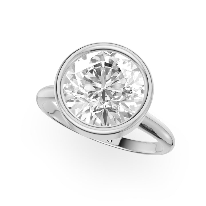 Essen Bezel-Solitaire-Ring in 9K Birnenschliff Weißgold